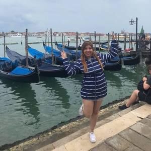 Meet your Posher, Sandy